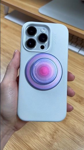 trying out the new PopSockets MagSafe round grip💜🖤