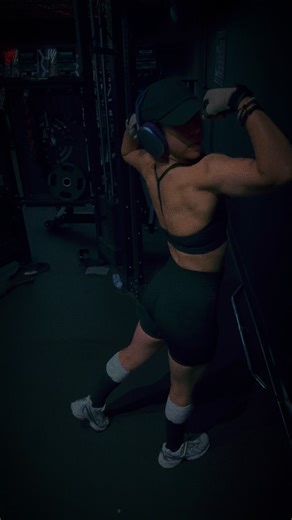 Heavy Curls on Instagram: "Lift, eat, read, learn, meditate, repeat 🔁🤓🫶🏻"