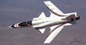 L'Œil de GEO: l'avion atypique Grumman X-29 aux ailes inversées décollait pour la première fois il y a 40 ans