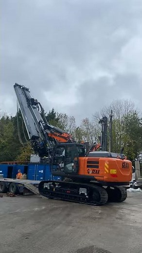 Brand New Geax EK110 - Unloading our latest piling rig