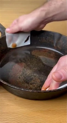 Rusty Pan Cleaned and Restored in 10 Seconds