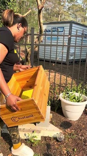 Putting together my 8-Fram Beecastle Hive