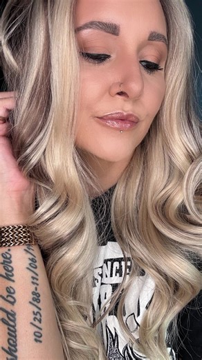 …look at that finish 😘 This isn’t a concealer that hides. It’s a concealer that awakens. #Concealer #FlawlessFinish #UnderEyeBrightening #MakeupTransformation #FullCoverage @Younique
