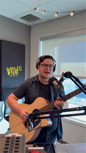 Des frissons ce matin en entendant la voix mielleuse de Jacob Roberge pour le House Band ! Il a interprété magnifiquement « Mad World » par Michael Andrews. | WKND 91,9