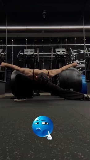 S&P | Power looks better when it’s earned 🔥 . . . . . . . . [gym girl flex, shoulder and biceps workout,strength training for women, girls who... | Instagram