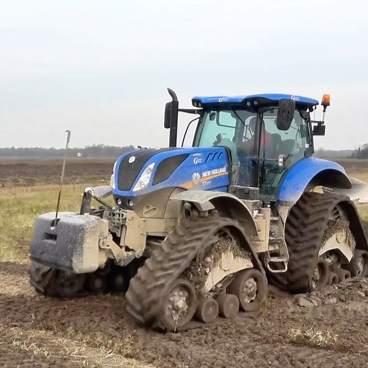 1.8M views · 16K reactions | This new holland tractor is awsome #reels #tractorlife #newhollandagriculture #newhollandtractor #newholland | Big Machines | Facebook