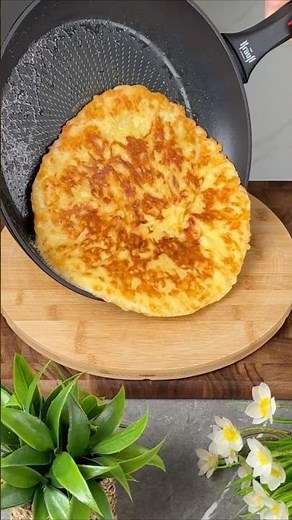 THE EASIEST CHEESY FLATBREAD IN A PAN! Ready in Just 10 Minutes!