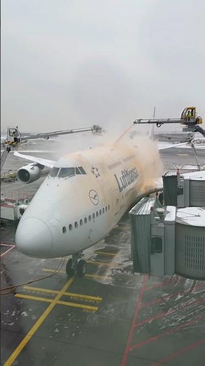 Satisfying Plane De-Icing Process ❄️🧊✈️