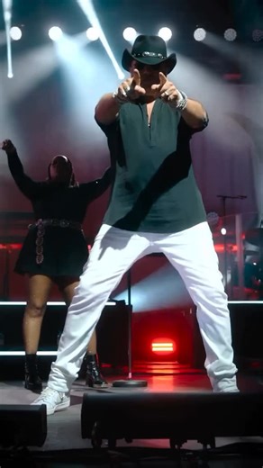 100% FANS - PASCAL OBISPO on Instagram: "Ce soir @pascalobispo en concert à Colmar  «  Un concert riche en partage et en émotions ✨ Pascal Obispo a fait vibrer Colmar avec ses plus grands titres. Des chœurs du public sur “Lucie” aux frissons de “Fan”, chaque note raisonne encore. Merci pour cette parenthèse inoubliable » © Foire de Colmar #pascalobispo #obispo #concert #live"