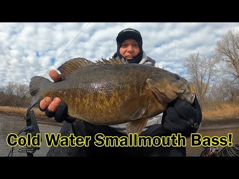 37 Degree Water... No Problem for the Big Smallmouth Bass!(November Cold Water Fishing)