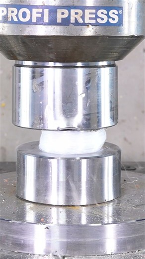 Does Freezing Make Fishing Line Stronger? ❄️🤔🎣#hydraulicpress #fishing #liquidnitrogen
