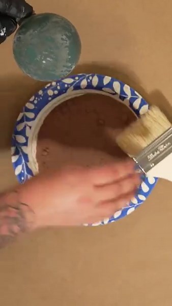 These rustic ornaments are budget-friendly, easy to make, and oh-so-charming! 🎁✨ #ROCreates #DIY #Christmasdecor #seasonal #spraypaint #homedecor #Christmas2025 #HolidayDIY #fyp #holidaycraftideas #rusticornaments #DIYornaments #DIYhack #christmascrafts