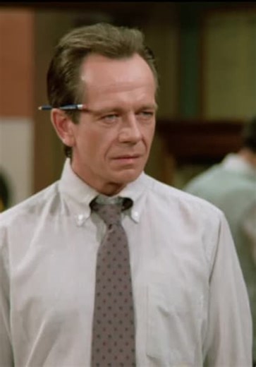 Perfect Strangers S03:E01 - All the News That Fits