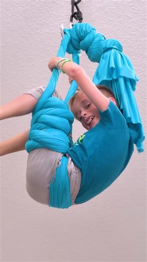 Death Drop tutorial you’ve been asking for…😳 The McFive Circus loves this beginner aerial hammock drop tutorial! #themcfivecircus #aerialhammock