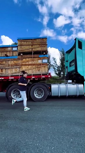 Beautiful 😍 Truck driver walking #shorts #trending #tiktokviral
