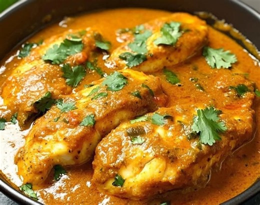 Delicious Fish Curry 🥘🍚 Ingredients: • Fresh fish fillets (firm-fleshed variety) from Seafood Market • Mustard oil (for authentic flavour) • 1 large onion, finely chopped • 2 tomatoes, pureed or finely chopped • 4 cloves garlic, minced • 1-inch piece of ginger, minced • 2-3 green chilies, slit • 1 cardamom pod (elaichi) • 1 teaspoon cumin seeds • 1 teaspoon turmeric powder • 1 teaspoon coriander powder • 1 teaspoon red chili powder • 1 teaspoon garam masala • Cooking oil (vegetable or sunflowe