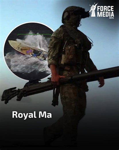 At dawn in the Gulf of Oman, a single shot from a Royal Marine sniper brought a high-speed drug chase to a stunning halt, and wiped £35 million worth of narcotics off the streets 🤯 From the open door of a Wildcat helicopter, the sniper took aim at a skiff tearing across the water at more than 40 knots. One perfectly placed, non-lethal round ripped through the boat’s engine, and just like that, the chase was over. What followed was a major drugs bust led by HMS Lancaster, working alongside elite