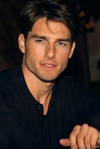 «¡Esto es lo que la edad y los años le han hecho a Tom Cruise!». 🧐 Los fans quedaron impactados por el notable cambio de aspecto del actor de 61 años, con profundas arrugas y piel flácida. Aunque su aspecto ha cambiado, su talento y profesionalidad siguen siendo innegables. Mira las fotos en los comentarios 👇 | Todo sobre todo