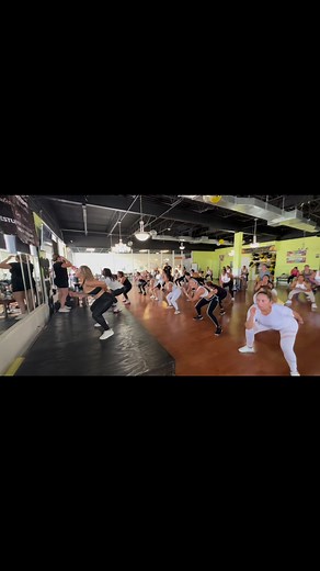 2.8K views · 21 reactions | #zumba #beyonce #crazyinlove #beyoncechicago #beyoncecrazyinlove #fitness #dancers #groupfitness #mireyas #10yearanniversary #loveyourbody | Mireya's Dance Fit Studio | Facebook