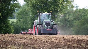 4.7K views · 291 reactions | Cultivating with Fendt 930 & Horsch Simba, Cat Challenger MT765 Sub soiling & John Deere 6250R muck spreading for Prestons Agricultural Contractors #fendt #challenger #cat #johndeere #6250r #prestons #agri #newvideo #agri #agriculture #cultivation #subsoiling #muckspreading #archersview | Archers View | Facebook