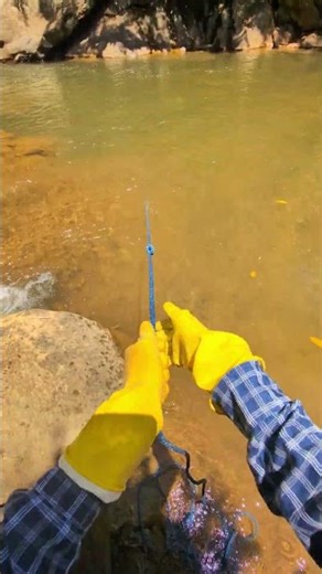 Trying Magnet Fishing for the First Time! 😱#magnetfishing#emagnetism #magnet #viralvideos