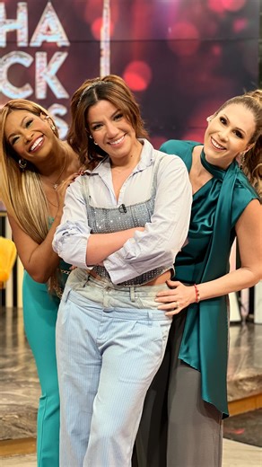 Los Hackers del Espectáculo on Instagram: "Las hackers están en modo #TikTok 📲"