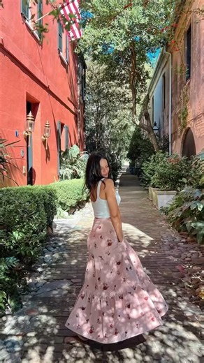 French Quarter Inn on Instagram: "Charleston is best explored one charming street at a time—and from #FrenchQuarterInn, every turn unveils something special. Cobblestone alleys, hidden gardens, and historic sights are just steps away. (image: paula___333) #chs #explorecharleston #hotel"