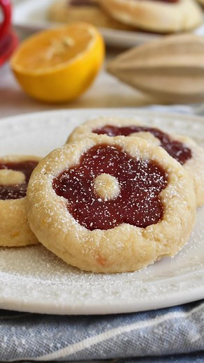 🌼Flower Thumprint Lemon cookies🌼Here is the full recipe for these buttery and crumbly cookies exploding with lemon flavor and sweet strawberry jamHappy holiday weekend 😘 recipe: https://www.cookingwithmanuela.com/2023/04/flower-thumbprint-lemon-cookies.html #cookies | Cooking with Manuela