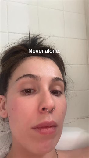 Floyd and Pig on Instagram: "She’s at it again guys. #dogsofinstagram #dogs #funnyanimals #bulldog #lol #englishbulldog #funny #petsdaily"