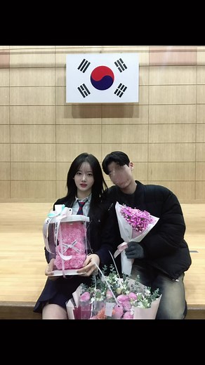 졸업 축하 영상과 고등학교 추억 공유하기