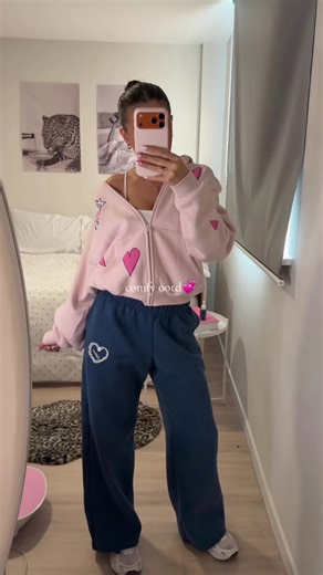 joggers linked from @Edikted UK and hoodie from @SKIMS valentine collection💕💕 #skims #edikted #ootd #outfit #tracksuit