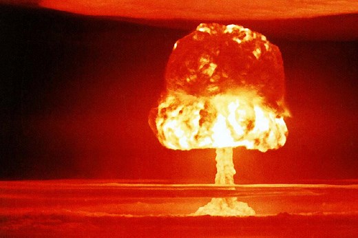 Comment fonctionne une bombe atomique ?