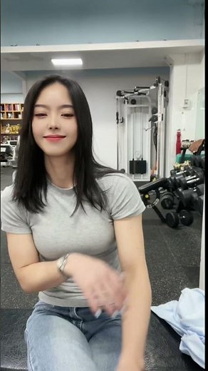 She’s Stronger Than She Looks! 💪 Insane Bicep Flex!