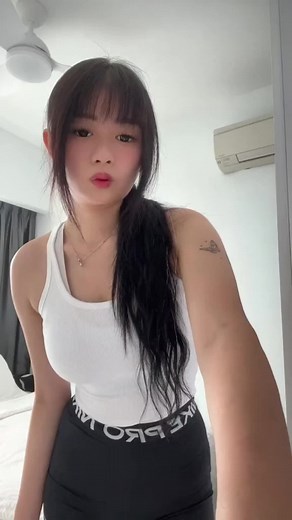 #nikepro #nikeprogirl #nikepros #fakebody #egirl #fyp #viral #nike #girl #teen