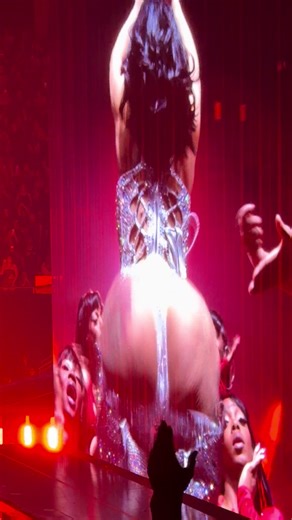 Round of applause baby! #makeitclap #cardi #austintexas #cardiconcert #bardigang