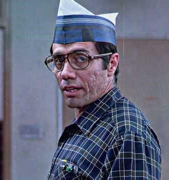 The teacher split an apple with a kitchen knife to start his first lesson 🍎 #shotrs #movie #video