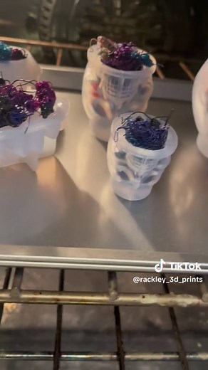 How to melt some of the 3d printer purge poop waste into some resin molds. 😃 #upcycle #recycle #bambux1carbon #bambulabs #hobby #3dprintinglife #3dprint #skull #howto #crafts