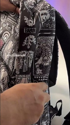 What's inside my Marvel backpack ? #thesouledstore #marvel #backpack