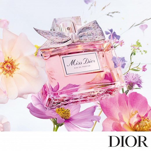 MISS DIOR EAU DE PARFUM Emblematic hymn of love, Miss Dior Eau de Parfum is an olfactory “Millefiori” - An elegant bouquet that seems to carry countless flowers in endless colors. #missdior | Dior