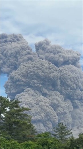 Massive Ash Plume Rises From Sakurajima Volcano in Japan
