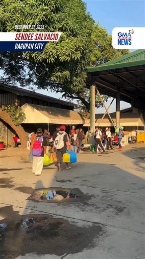 PANOORIN: Tuloy-tuloy pa rin ang pagdating ng mga pasahero sa mga bus terminal sa Dagupan City ngayong bisperas ng Bagong Taon. Fully booked ngayong araw ang ilang biyahe papuntang Isabela at Cagayan. Samantala, may mga nakaantabay naman umano na extra bus unit para sa mga walk-in passenger. | via Sendee Salvacio/GMA Regional TV One North Central Luzon | GMA News