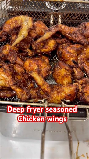 Seasoned deep fryer chicken wings🍗 😋❣️#viral #shorts #trending #love #youtubeshorts #food #funny