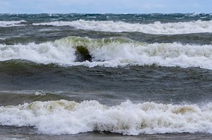 Diver died in Lake Michigan trying to retrieve severed line from shipwreck