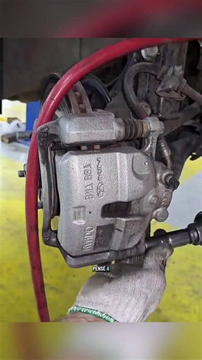 Comment changer soi‑même les plaquettes de frein de sa voiture