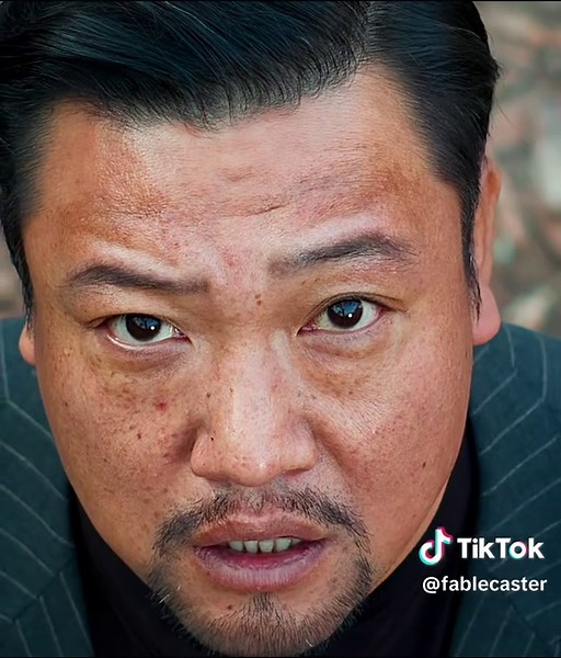 Man Punches Brown Bear Mistaking It for a Person