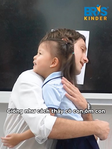 “IF I WERE A TEACHER… I’D BE JUST LIKE YOU” I would hug my students when they feel sad. I would help them learn new things. I would tell them: You can do it!” Những câu nói tưởng chừng đơn giản, nhưng lại chứa đựng tất cả tình cảm của một tâm hồn trẻ thơ dành cho cô giáo của mình. Khi con nói “Nếu con là cô giáo…”, thật ra con đang kể về chính những gì cô vẫn làm mỗi ngày. Ôm con khi con khóc, chơi cùng khi con cười, dạy con từng điều nhỏ nhất với tất cả yêu thương và kiên nhẫn. Ở BRIS, tình yêu