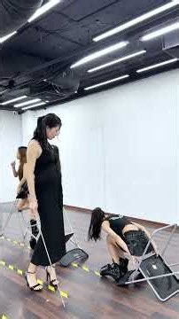 Unusual posing challenge with a chair #bybacademy #thanhhuyennguyen #daotaonguoimau #5g