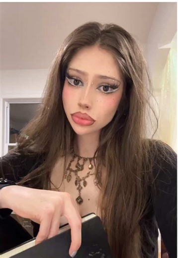 This isn’t to say you should play and have fun and make it pretty this is just to say that you don’t need a prompt or a million journals for different things you just need a consciousness and the ability to write and boom you have something journal worthy #journaling