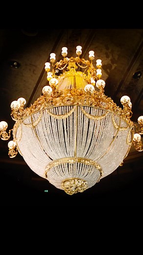 Der Moment, wenn der Luster fällt ... 😱✨️ DAS PHANTOM DER OPER - jetzt live im Raimund Theater in Wien erleben🎭🌹 #dasphantomderoper #musicalvienna #phantomoftheopera #chandelierdrop