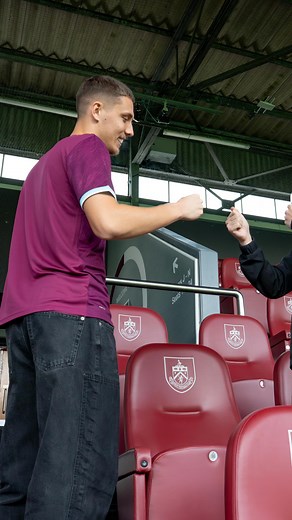 Maxime vs Admin with an exclusive discount on the line… 👀 20% off all our 2025/26 kits in-store and online now 🤝 | Burnley Football Club